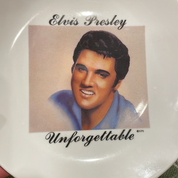 Elvis Presley Unforgettable Plate - Picture 3 of 5